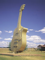 tamworth-goldenguitar.jpg